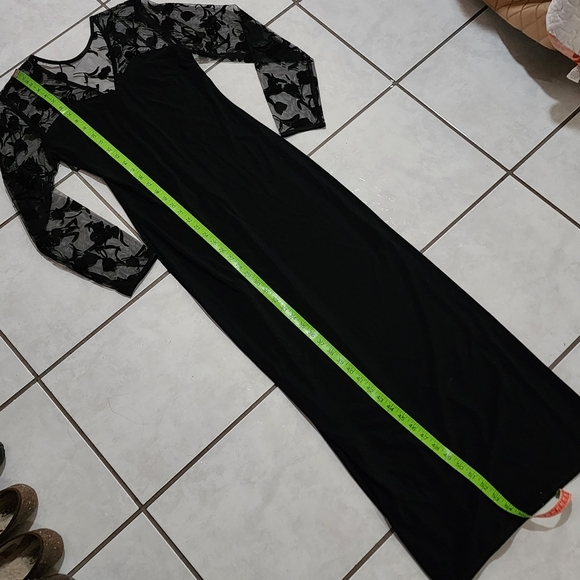 Vintage Gothic Style Black Gown w/Round Collar - Picture 16 of 16